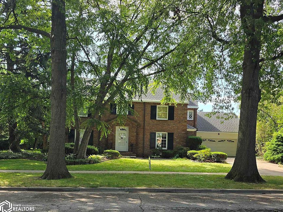 1st image of 418 1st Ave E