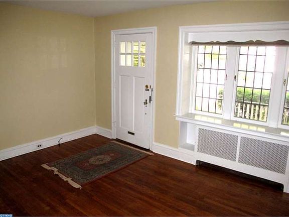 2nd image of 54 E Abington Ave