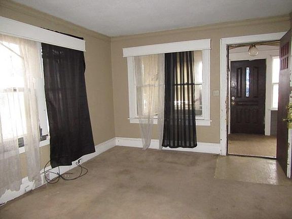 4th image of 3927 Dupont Ave N