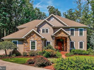 6825 Laurel Summit Dr, Hanover, PA 17331