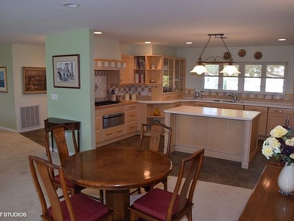 4th image of 8108 Greenside Ln