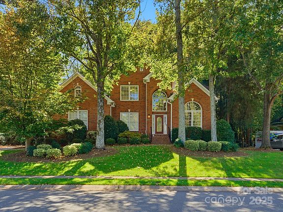 2nd image of 9421 Briarwick Ln