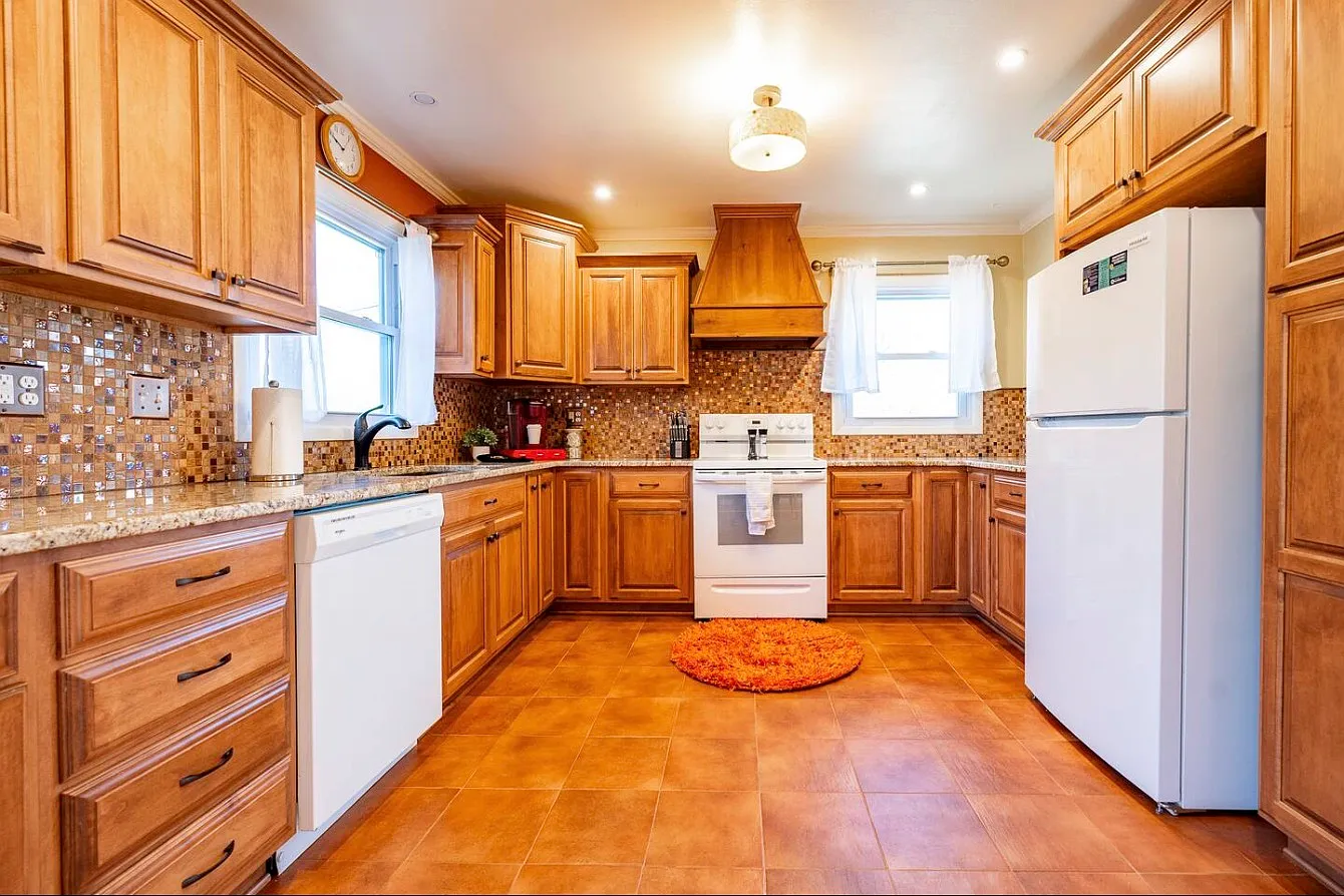 4 bed, 1900 sqft, $3,400 — Photo 4