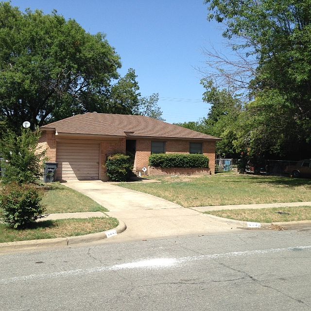 1st image of 2221 Glengariff Dr