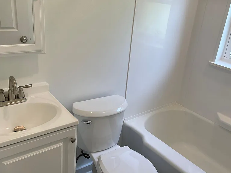 1114 Center Ave — Photo 3