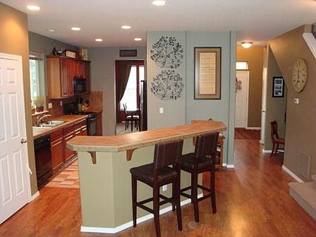 2nd image of 318 Kemper Crest Dr