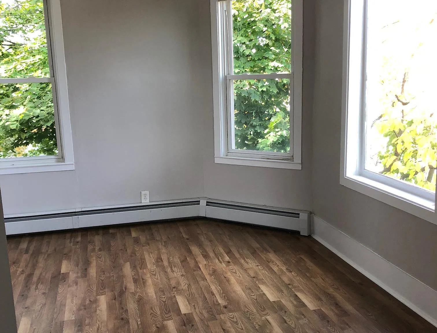 3 bed, 900 sqft, $1,500 — Photo 1