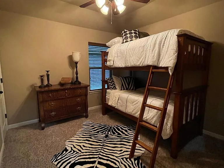 1407 Lauren Ln — Photo 12