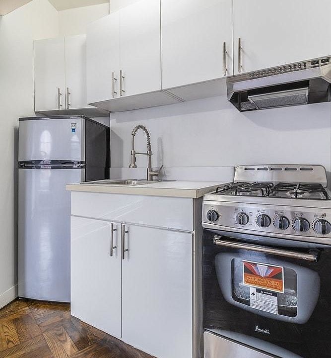 2nd image of 12 Perry St APT 2A