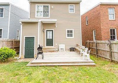 3rd image of 903 Catherine St