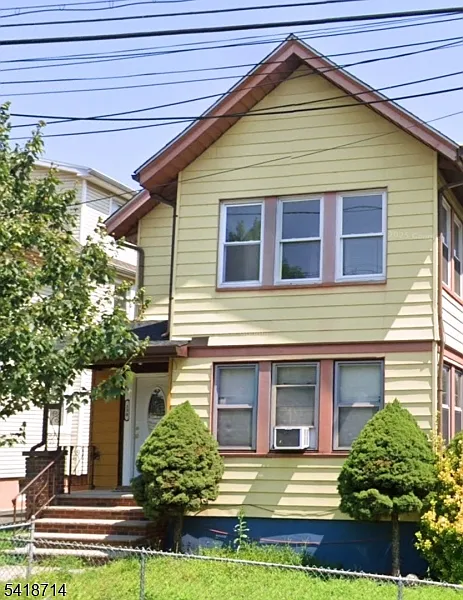 2 bed, 1.0 bath, $2,200 — Photo 1
