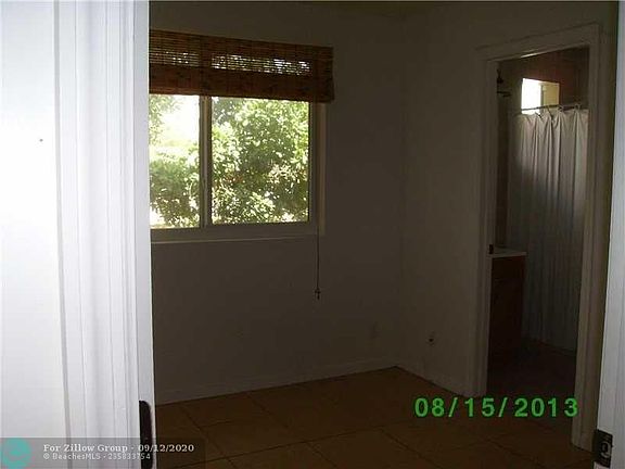 3rd image of 420 SE 19th St #2