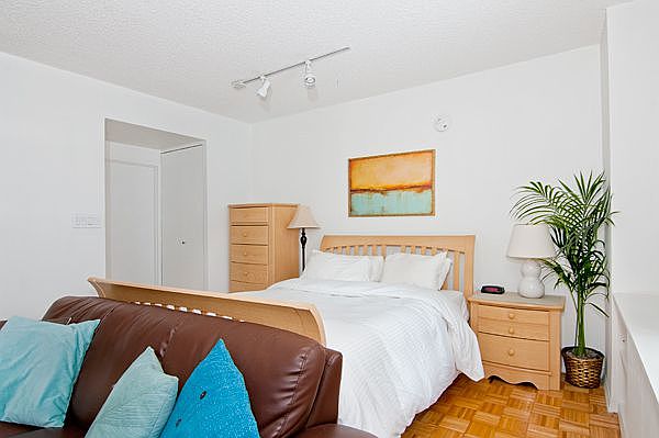 1st image of 150 W 51st St APT 904