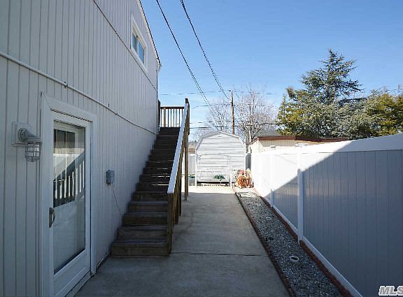 4th image of 8 Weaver Ln