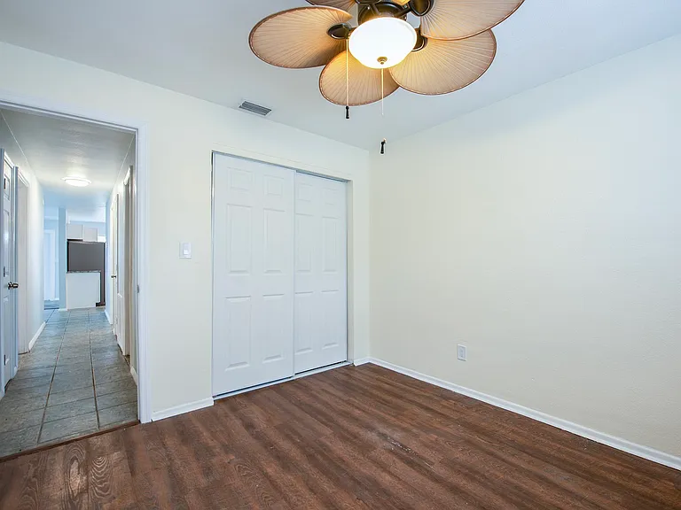 5501 Kelly Dr N — Photo 9