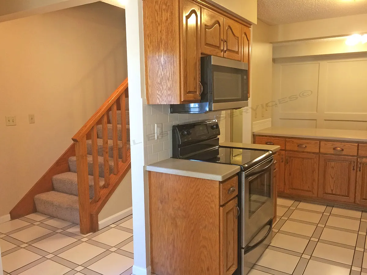 Building Photo - 206 Summertree Ln
