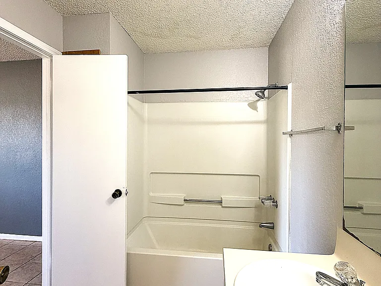 306 North Dr #B — Photo 10