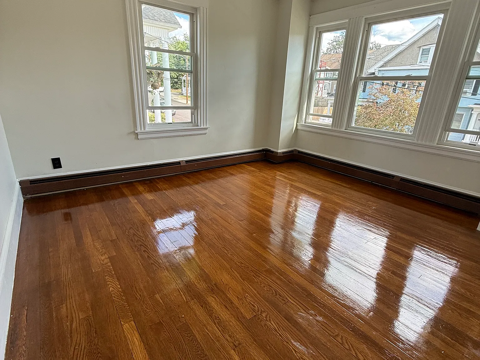 3 bed, 1100 sqft, $2,900 — Photo 3