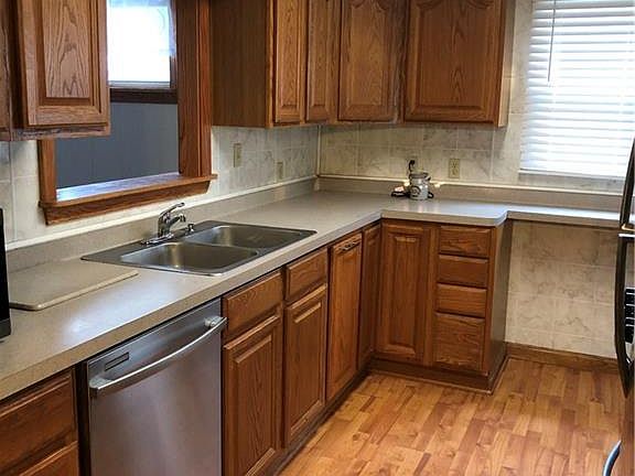 4th image of 3018 Charlotte St