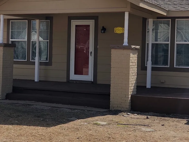 2909 Garland St — Photo 3