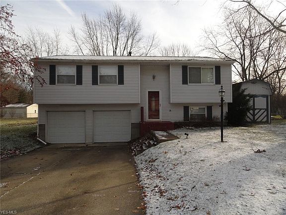 3rd image of 420 Hiwood Ave