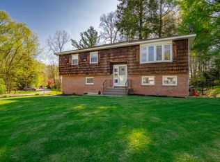 93 Fairlawn Dr, Latham, NY 12110