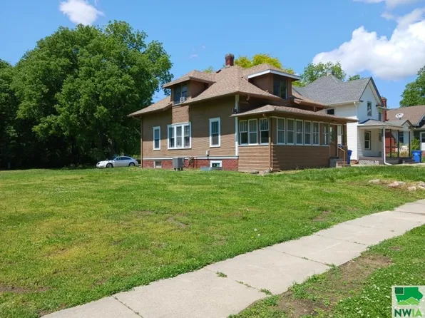 424 Cottage Ave, Vermillion, SD 57069