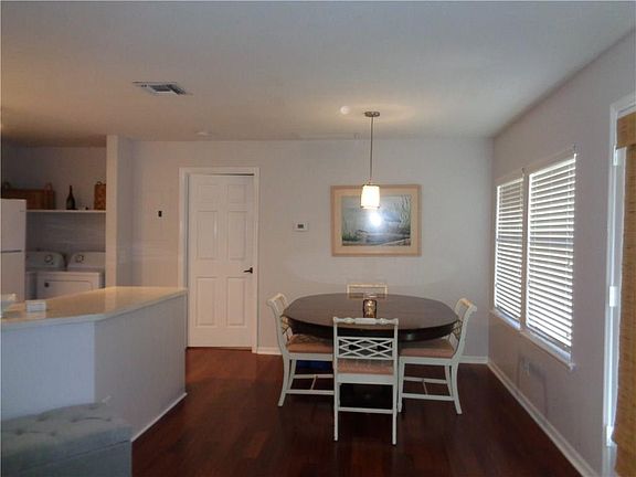 3rd image of 602 Centre Ct SW APT 202