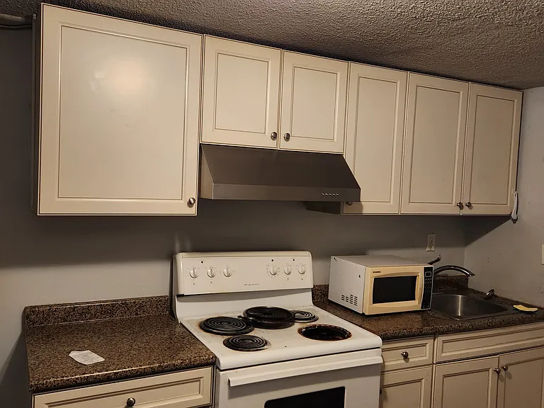 71 Helene Cres #BASEMENT — Photo 10