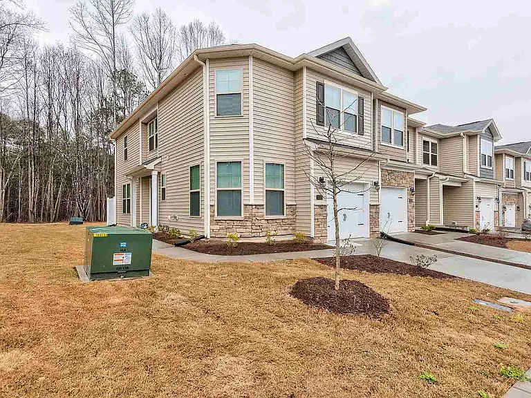 1107 Compass Dr — Photo 2