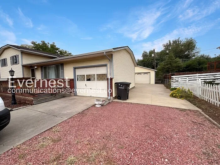 4 bed, 2.0 bath, 1553 sqft, $2,200 — Photo 2