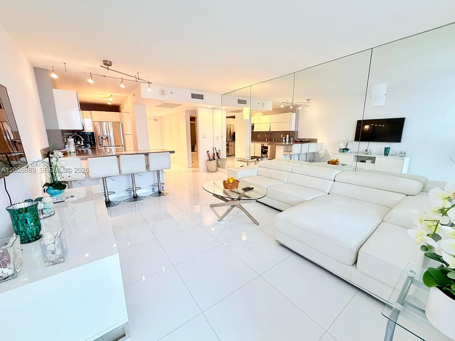 The Decoplage Condo — Photo 1