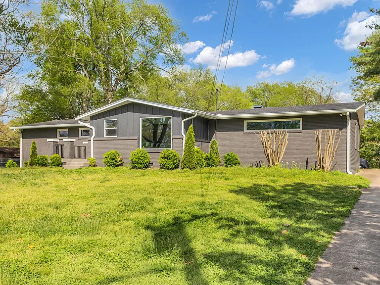 3008 Windemere Cir — Photo 24
