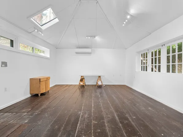 428 East 18th Street image 17 of 17