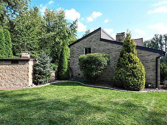 5th image of 446 Lewis Run Rd