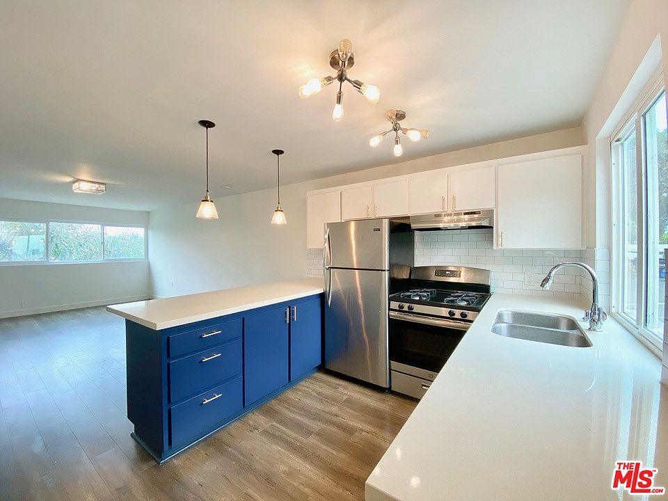 1st image of 2975 Waverly Dr #11