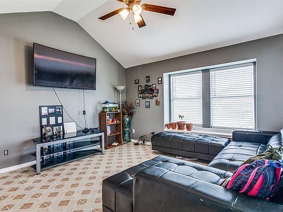 4th image of 11020 McKinley Dr