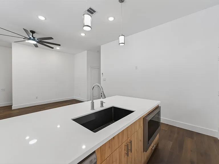 2714 Drew St — Photo 7