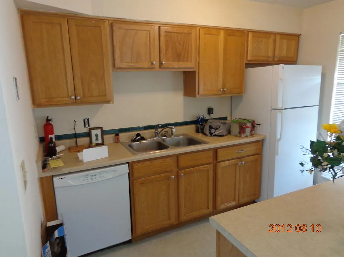 3 bed, 1.5 bath, 1600 sqft, $2,100 — Photo 4