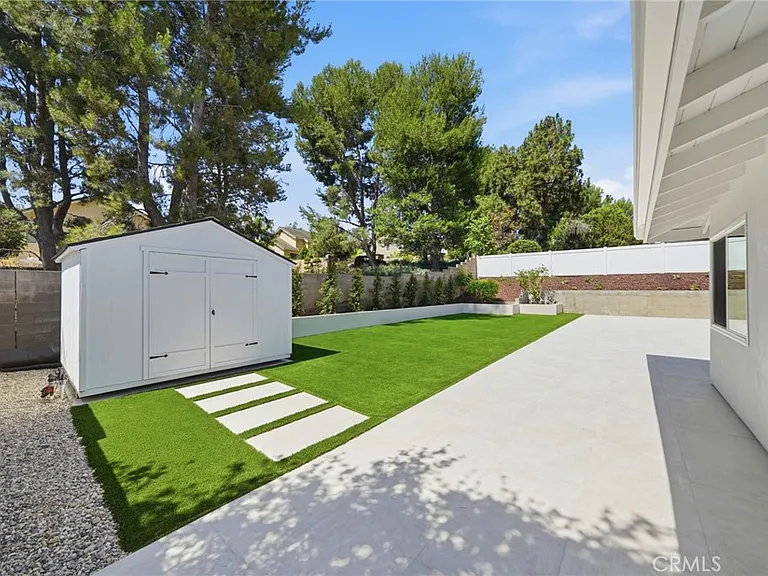 520 W Country Hls — Photo 30