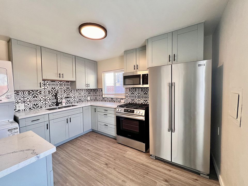 Eat-in Kitchen