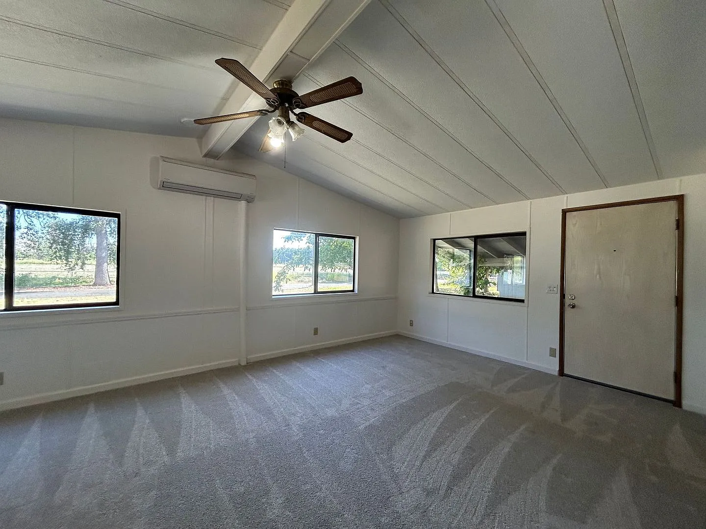 2 Bedroom 2 bath Home in Dairyville — Photo 3