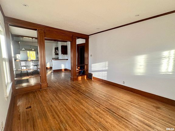 3rd image of 168 N Ivan Ave