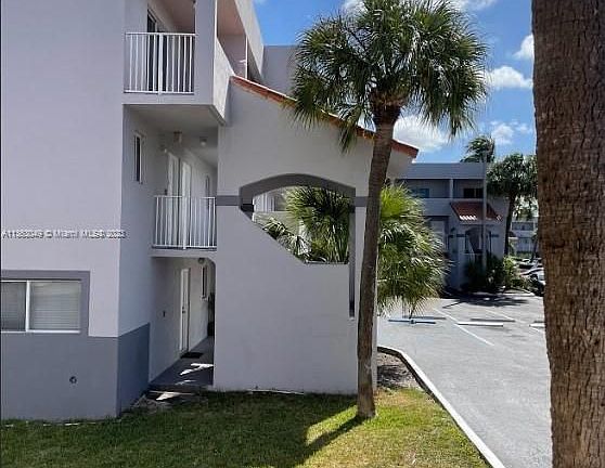 2nd image of 2740 W 76th St APT 205