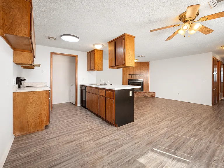 308 Corona Dr — Photo 4
