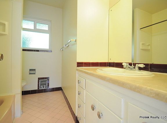 5th image of 5121 24th Ave NE #11360727