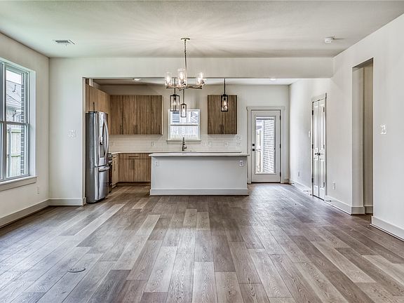 5th image of 4014 Etonbury Ave