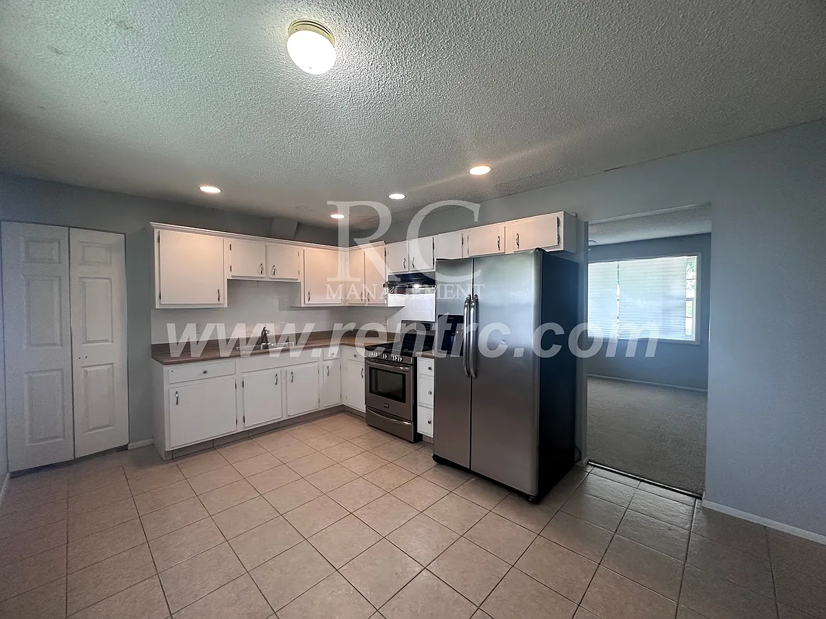 Building Photo - 917 Timberline Dr