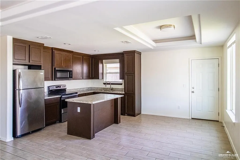 2 bed, 2.0 bath, 950 sqft, $1,100 — Photo 2