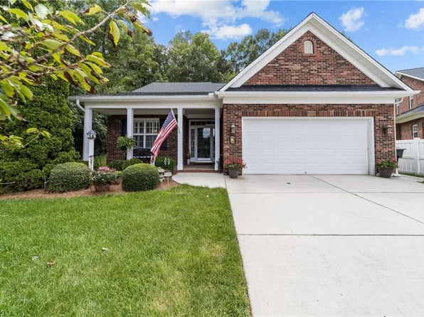 6 Heritage Hill Ct, Jamestown, NC 27282